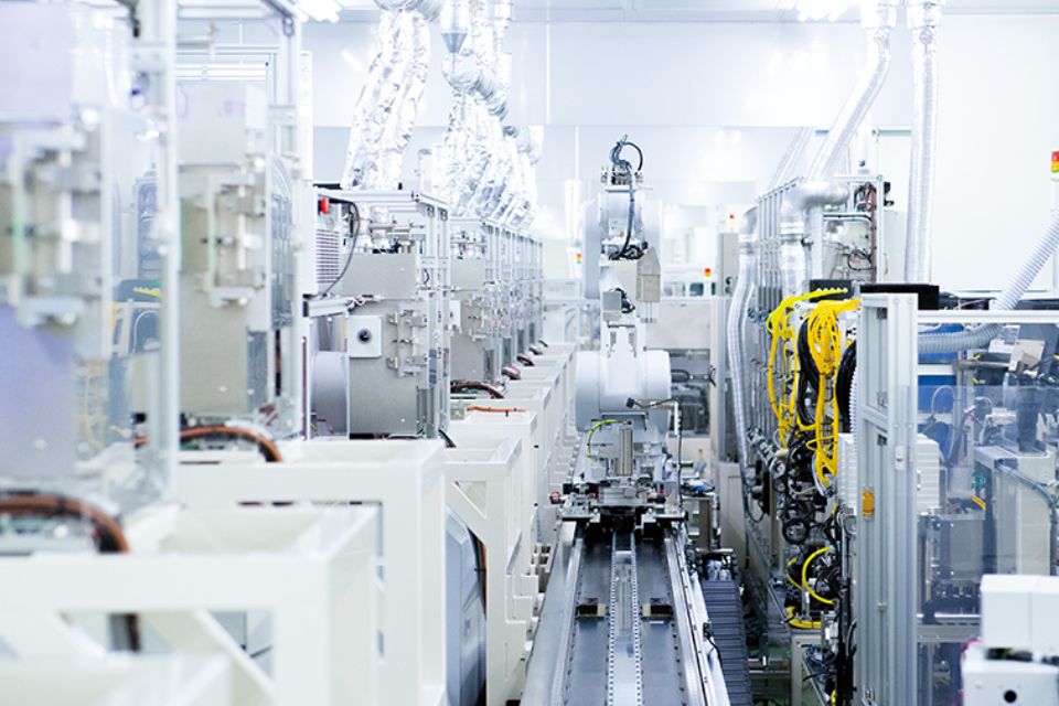 機械・電気電子・情報など多分野の叡智を結集し、生産設備・システムを自社開発・製作