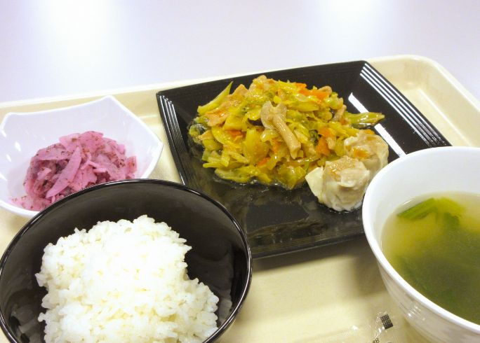 夕食：社員食堂にて400円で提供